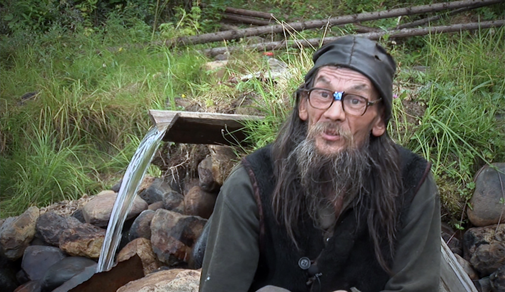 фото парень 34 года русский. видео про владимира. жизнь отшельников в глухой тайге. видео про владимира. деревня сычи пермский край дед лекарь.